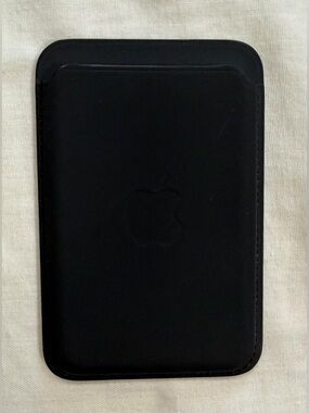 Apple iPhone FineWoven Wallet with MagSafe – Black